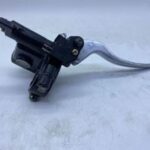 τρόμπα φρένου με μανέτα αριστερή  L μαύρη τρόμπα / χρώμιο μανέτα για SCOOTER