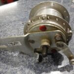 ΚΕΝΤΡΟ ΤΡΟΧΟΥ PUCH MAXI ΠΙΣΙΝΟ ΜΕ ΣΙΑΓΩΝΕΣ ΚΑΙ ΚΙΘΑΡΑ LELEU FRANCE ΓΝΗΣΙΟ