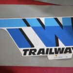 Αυτοκόλλητο έμβλημα YAMAHA TW200 μπλε OR 2JX-24244-10