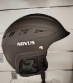 Κράνος ski NOVUS μαύρο, ελαφρύ με κουμπί για ρύθμιση L-XL