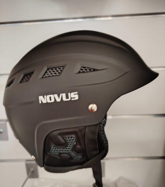 Κράνος ski NOVUS μαύρο, ελαφρύ με κουμπί για ρύθμιση L-XL - Image 1